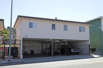 9240-9244 MacArthur Blvd in Oakland, CA - Building Photo - Building Photo