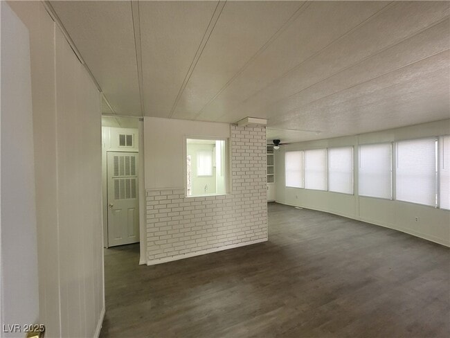 367 MacFarland Ave in Indian Springs, NV - Building Photo - Building Photo