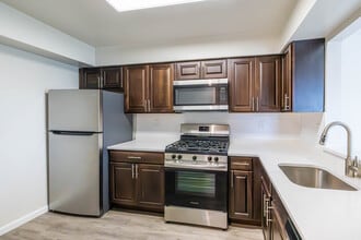 Edison Woods Senior in Edison, NJ - Building Photo - Interior Photo