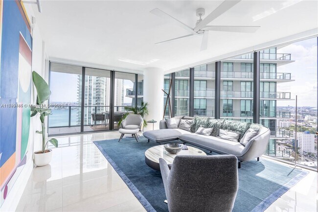 650 NE 32nd St, Unit 3601 in Miami, FL - Building Photo - Building Photo