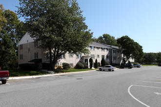 Cedar Tree Village Apartments in Wilmington, DE - Foto de edificio - Building Photo
