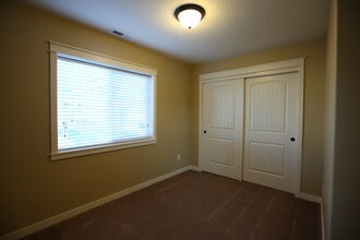 881 Limelight Ave NW in Salem, OR - Foto de edificio - Building Photo
