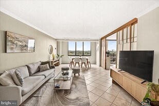 5225 Pooks Hill Rd in Bethesda, MD - Building Photo