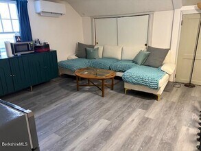 4 Pleasant St in Adams, MA - Building Photo - Building Photo