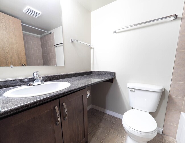 Emily Martin Arms in Edmonton, AB - Building Photo - Building Photo