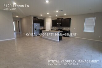 5120 Tannin Ln in Bradenton, FL - Building Photo - Building Photo