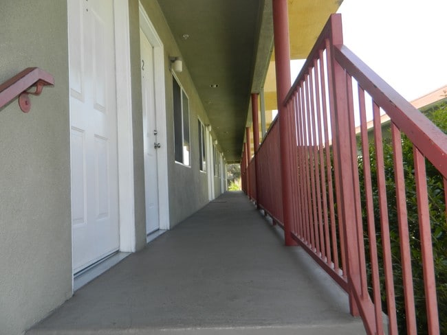 6136 Eleanor Ave in Los Angeles, CA - Building Photo - Building Photo