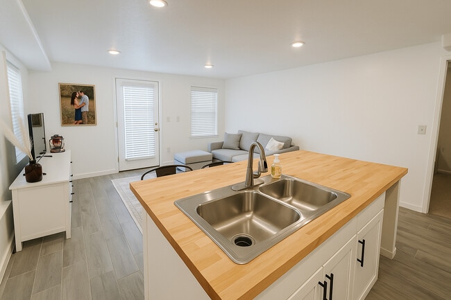 116 W Salem Hills Dr in Elk Ridge, UT - Building Photo - Building Photo