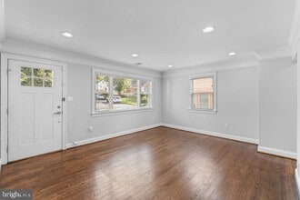 5803 Ravenswood Rd in Riverdale, MD - Building Photo - Building Photo
