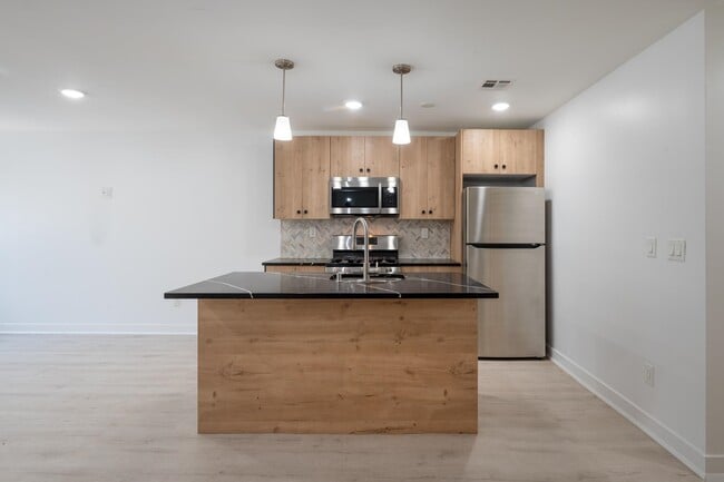 782 Grand St in Jersey City, NJ - Building Photo - Building Photo