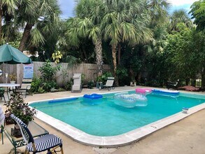 2031 SE 5th St-Unit -5 in Deerfield Beach, FL - Building Photo - Building Photo