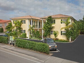 Golden Palms in Boca Raton, FL - Foto de edificio - Building Photo