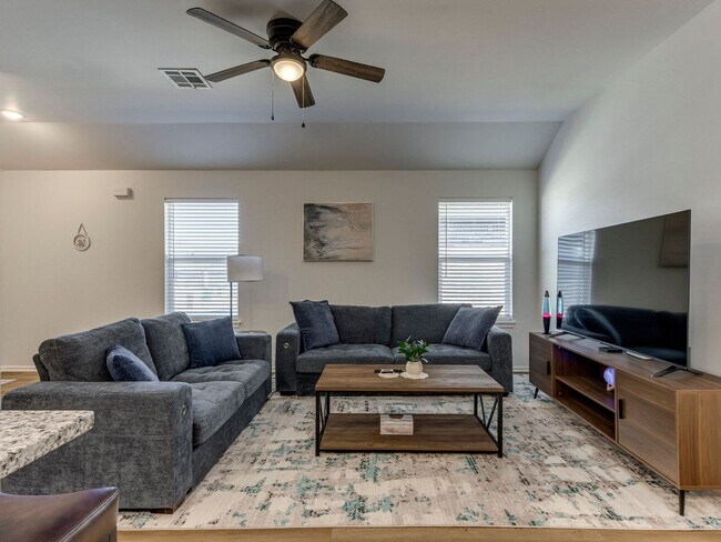 11606 Mackenzie Wy in Yukon, OK - Building Photo - Building Photo