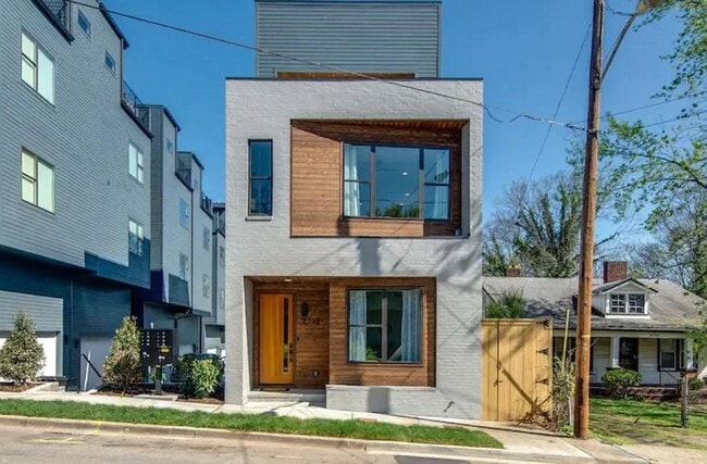 2718 Delaware Ave in Nashville, TN - Building Photo - Building Photo
