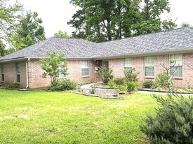 10323 W Lakeshore Dr in Tyler, TX - Building Photo
