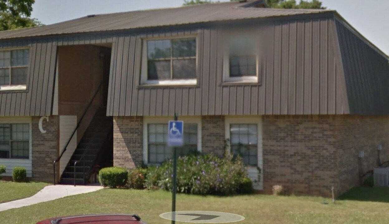 401 Dogwood Dr in Hartford, AL - Building Photo
