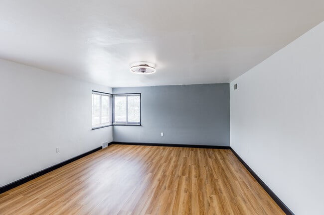 Luxor Gardens Apartments in Johnstown, PA - Building Photo - Building Photo