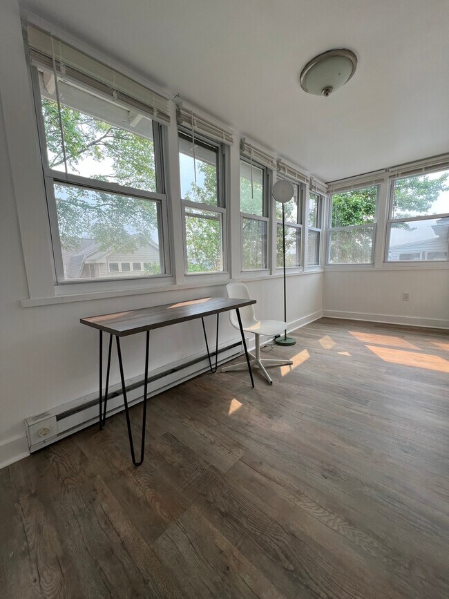 24 Chetwynd Rd, Unit 2 in Somerville, MA - Foto de edificio - Building Photo