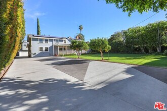 4744 Haskell Ave in Los Angeles, CA - Building Photo - Building Photo