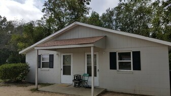 410 Kingsby St in Dublin, GA - Building Photo