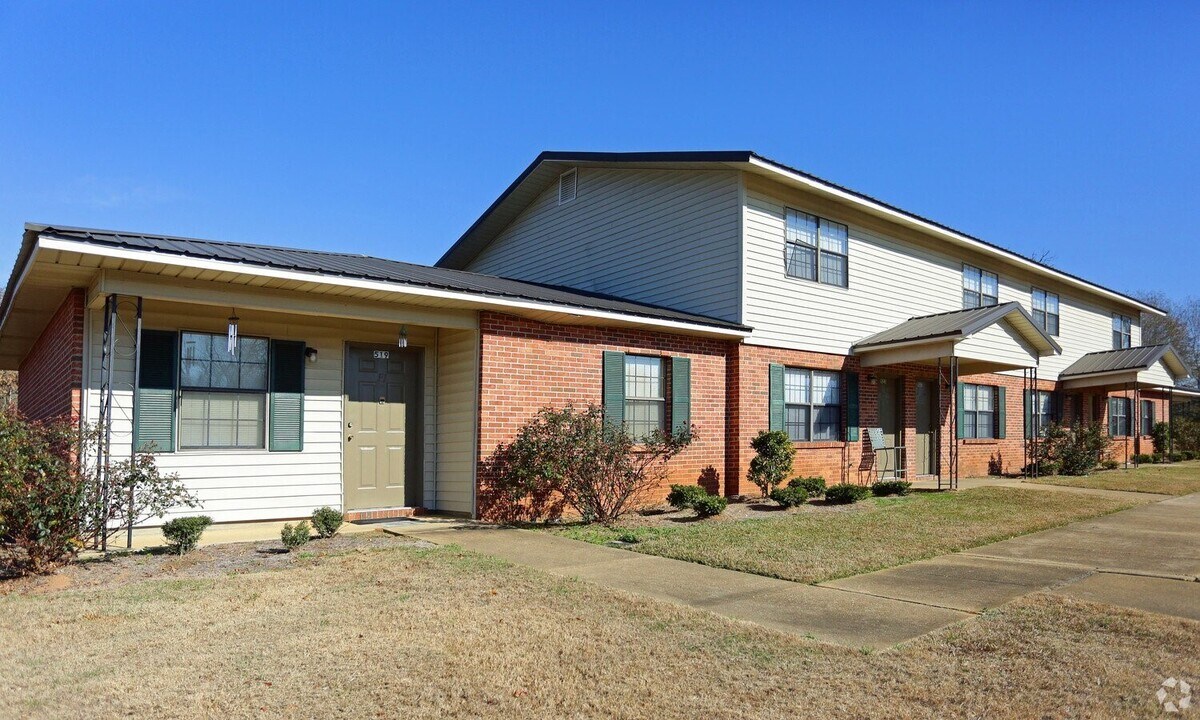 103 Pecan St in Hayneville, AL - Building Photo