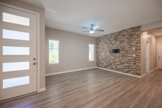 600 N Carriage Hill Dr in Las Vegas, NV - Building Photo - Building Photo