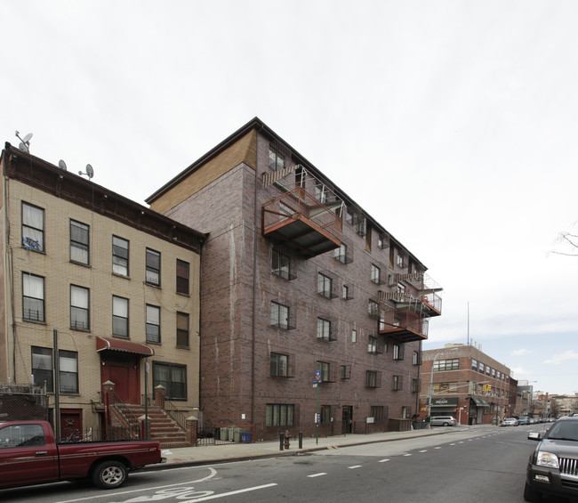 450 Park Ave in Brooklyn, NY - Building Photo - Building Photo