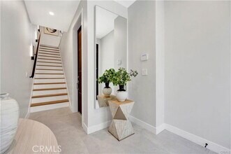 14570 1/2 Dickens St in Los Angeles, CA - Building Photo - Building Photo