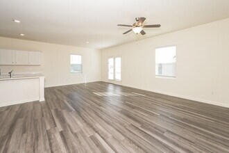 114 Bentwater Wy in Hoschton, GA - Foto de edificio - Building Photo