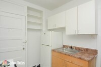 2719 N Spaulding Ave, Unit M05B in Chicago, IL - Building Photo - Building Photo