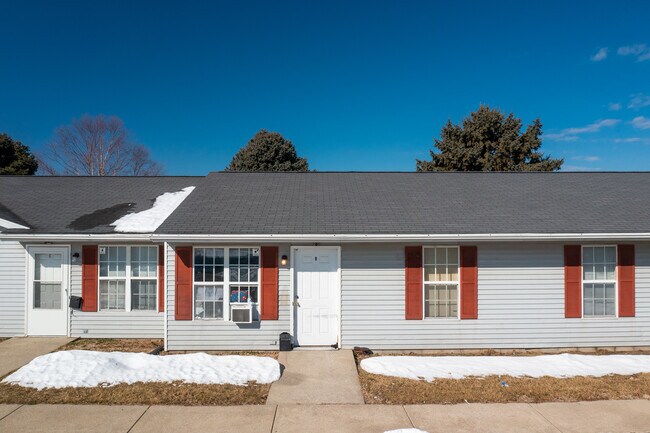 Newbrook Apartments in Springfield, IL - Building Photo - Building Photo