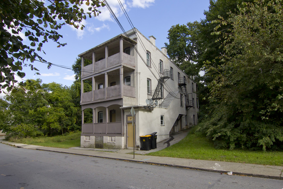 97 N Bridge St in Poughkeepsie, NY - Foto de edificio