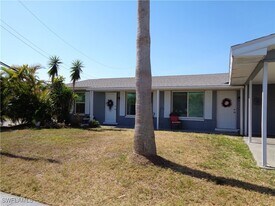 820 Cape Coral Pkwy W in Cape Coral, FL - Building Photo