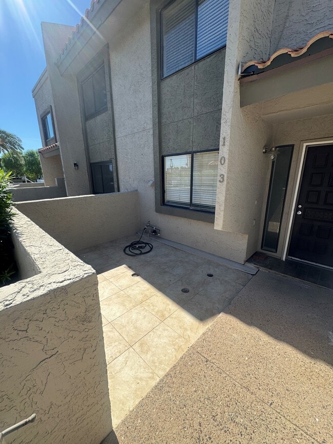 2615 N Hayden Rd, Unit 103 in Scottsdale, AZ - Foto de edificio - Building Photo