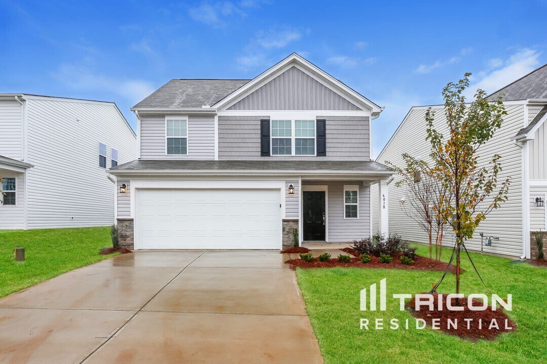 4018 Rustling Grass Trl in Inman, SC - Building Photo