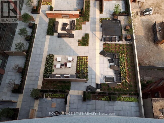 property at 112-1112 King St E