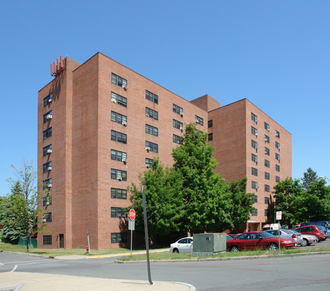 Hudson Shores Plaza in Watervliet, NY - Building Photo - Building Photo