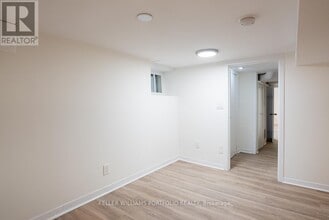 821 Gladstone Ave in Toronto, ON - Building Photo - Building Photo