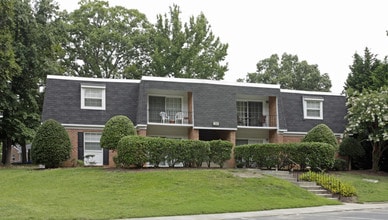 Colonial Towne Apartments in Williamsburg, VA - Building Photo - Building Photo