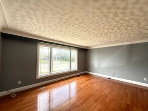 585 Mohawk Rd E in Hamilton, ON - Building Photo - Building Photo