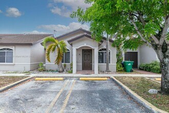 8640 NW 188th Terrace in Miami Gardens, FL - Building Photo - Building Photo