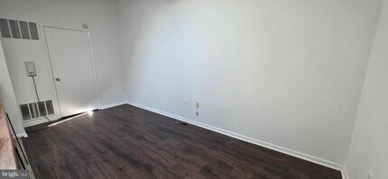 602 Ravens Crest Dr in Plainsboro, NJ - Building Photo - Building Photo