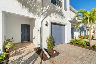 15485 Wildflower Cir in Naples, FL - Foto de edificio - Building Photo