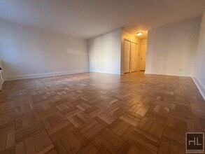 East 79th Street in New York, NY - Foto de edificio - Building Photo