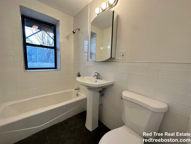 27 Egremont Rd, Unit 1 in Boston, MA - Foto de edificio - Building Photo