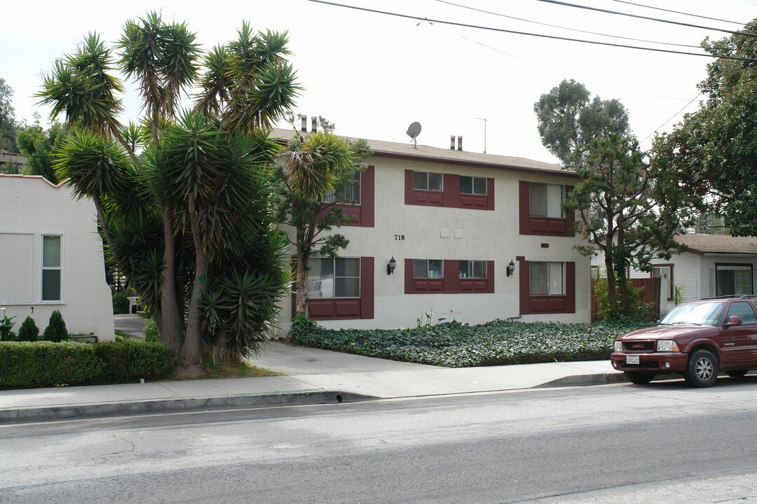 718 E Palmer Ave in Glendale, CA - Foto de edificio