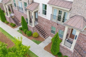 416 Montclair Ct in Woodstock, GA - Foto de edificio - Building Photo