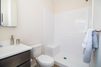 111 Ashley Ct in North Babylon, NY - Building Photo - Building Photo