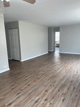4300 W Ford City Dr in Chicago, IL - Building Photo - Building Photo