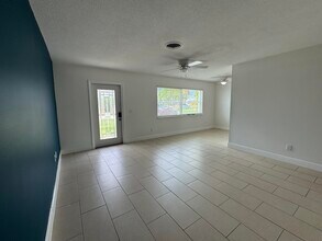 110 N Las Olas Dr in Jensen Beach, FL - Foto de edificio - Building Photo